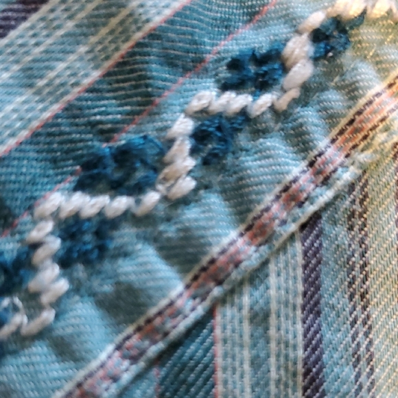 Wrangler Blue and Tan Sleeveless Western Snap Up Top - Picture 5 of 5